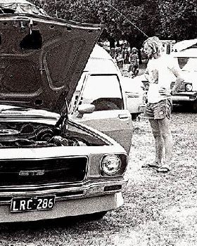 surf-world-car-1975