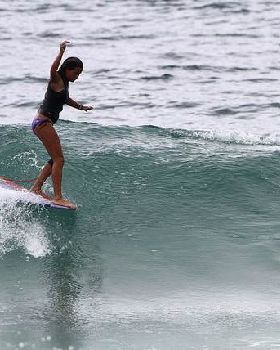 Chlo?-Calmon-surf-sessions3