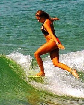 EDE 17-04-2015 SPORT 01 GRA150415surfing02 ct620x465
