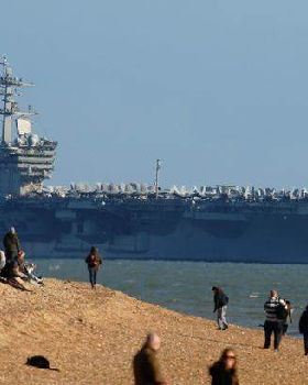 PAY-People-watch-as-aircraft-carrier-USS-Theodore-Roosevelt-arrives-in-the-Solent