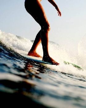 LOLA-MIGNOT-SURFING-2-700-700x466