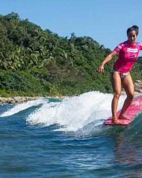 surfer-kelia-moniz