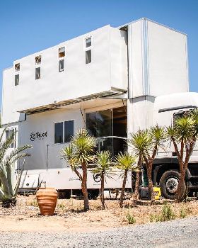 truck-surf-hotel