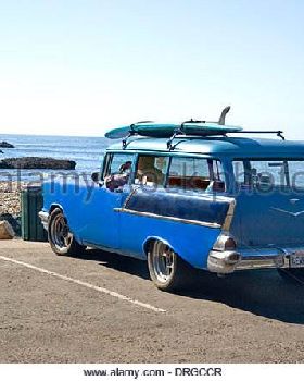 surfer-in-wagon-waiting-for-waves-at-beach-on-california-coast-drgccr