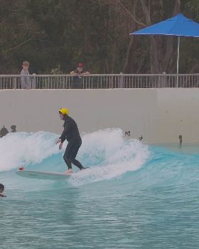 waveurbnsurf-sydneyleftone2024-09-2901-50-10qhaenkstill01