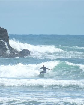 Surfinf Piha