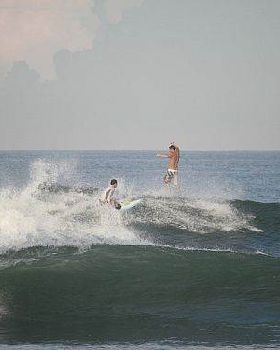 surfing medewi res