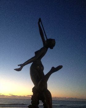 Main Beach Statue 009