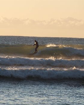 Small surf at Mak