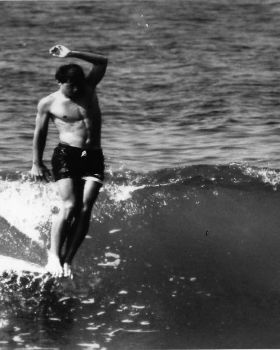 sparky-hudson-hangs-10-at-17th-street-in-hermosa-beach-in-1964-photo-by-leroy-grannis