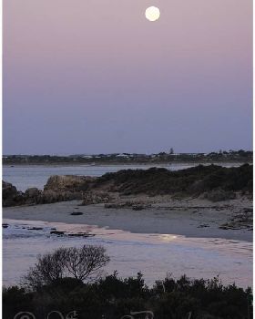 easter moon at robe