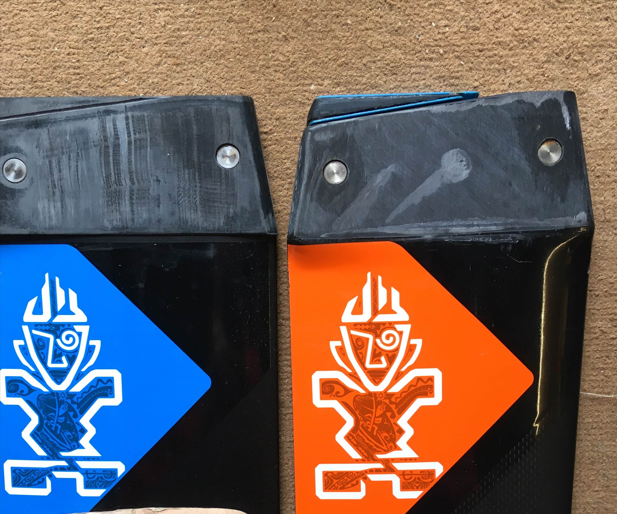 Early tapered foil head (orange) vs newer flat top foil head (blue)