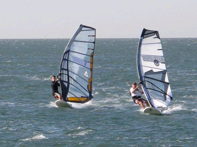 Julien and Ray having fun at Manly. Notice Julien's 10/10 gybe.