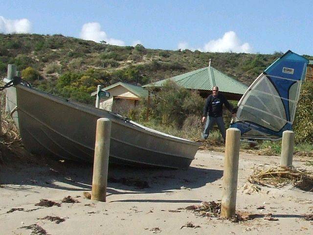Coronation Beach Park  Geraldton  in a NORTHERLY  puts a smile on the dial. Rushton got one