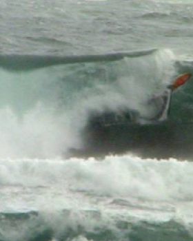 Nomadic Day 2 - Ian Pott - Busted Sail and Mast from this wave!