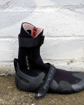 RIP CURL FLASHBOMB 3MMSPLIT TOE BOOTS