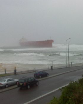 Coal ship stuck @ Nobbys