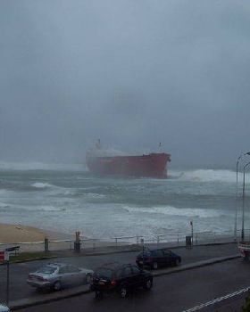Coal ship stuck @ Nobbys Beach