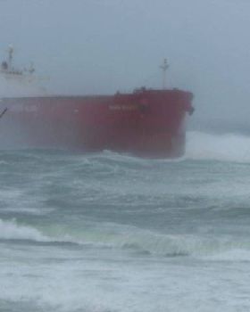 Coal ship stuck @ Nobbys Beach