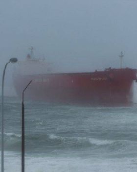 Coal ship stuck @ Nobbys Beach
