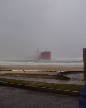 Coal ship stuck @ Nobbys