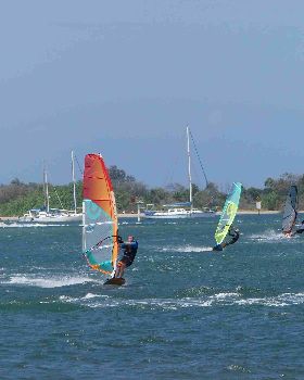 SE 20-25 knots