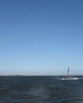 pic taken at 25kn looking back at Alby returning upwind 