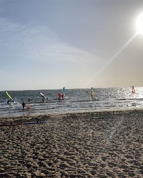 Elwood Monday Evening 19th of Feb 2019