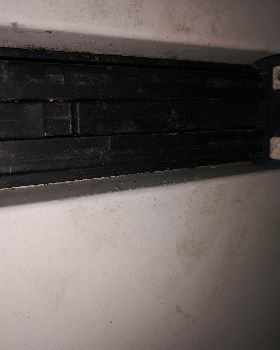 Mast rail, looks kinda broken