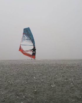 Windsurf in the rain