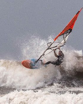Point Danger windsurfing 19 Feb 2020