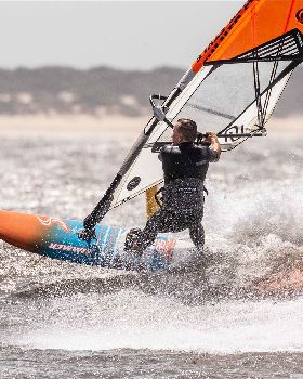 Point Danger windsurfing 19 Feb 2020