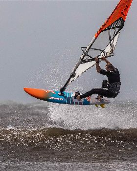 Point Danger windsurfing 19 Feb 2020