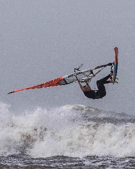 Point Danger windsurfing 19 Feb 2020