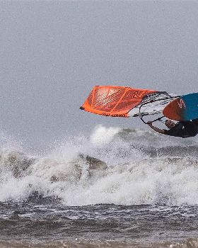 Point Danger windsurfing 19 Feb 2020