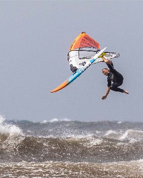 Point Danger windsurfing 19 Feb 2020