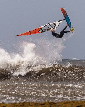 Point Danger windsurfing 19 Feb 2020