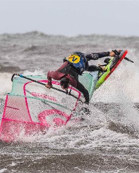 Point Danger windsurfing 19 Feb 2020