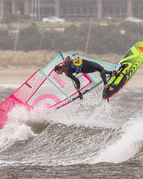 Point Danger windsurfing 19 Feb 2020