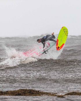 Point Danger windsurfing 19 Feb 2020
