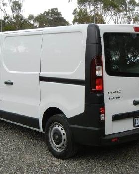 2019-Renault-Trafic-Trader-Life-Commercial-white-Mark-Oastler-1200x800p-(3)