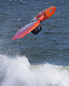 Wavesailing