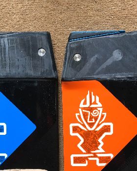 Early tapered foil head (orange) vs newer flat top foil head (blue)