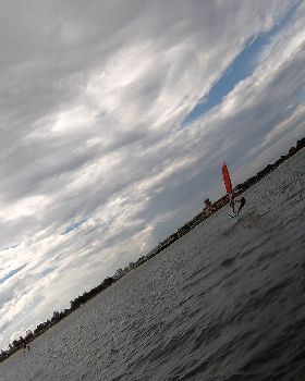 WindFoiling with Friends