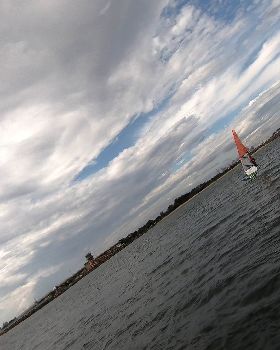 WindFoiling with Friends
