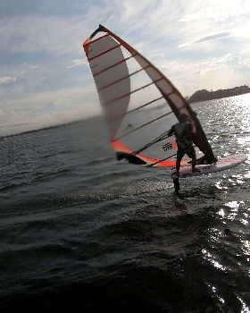WindFoiling with Friends