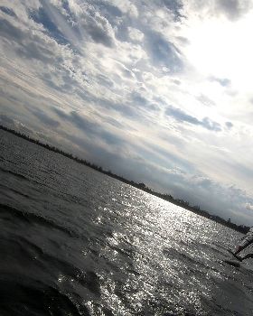 WindFoiling with Friends