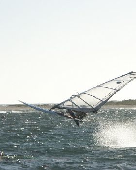 Mart wavejumps over Dan