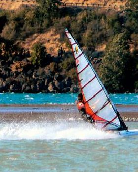 40 knots at Hood River Sandbar in the Gorge