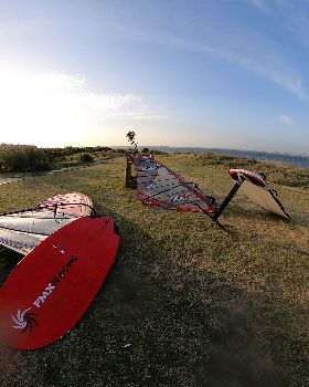 WindFoiling with Friends